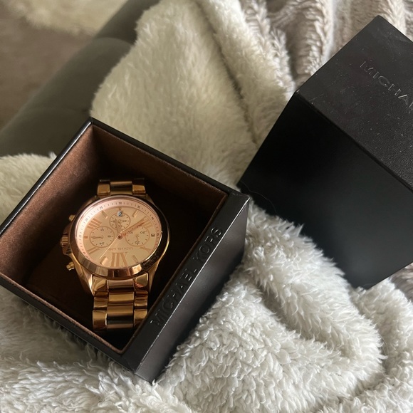 Michael Kors Rose Gold Watch - Picture 3 of 5